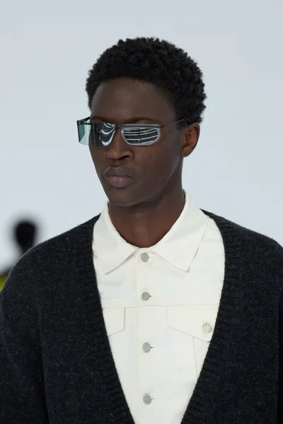 Look 63